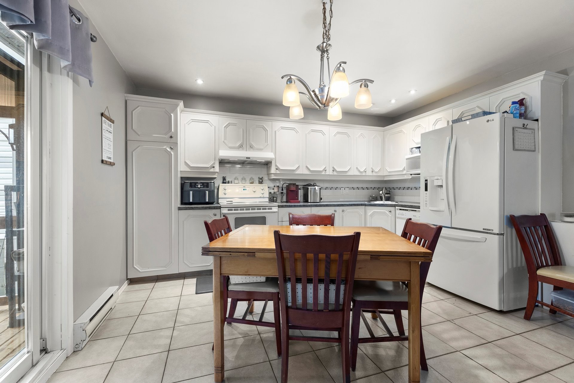 









296


12e Avenue

,
Saint-Zotique,




QC
J0P1Z0

