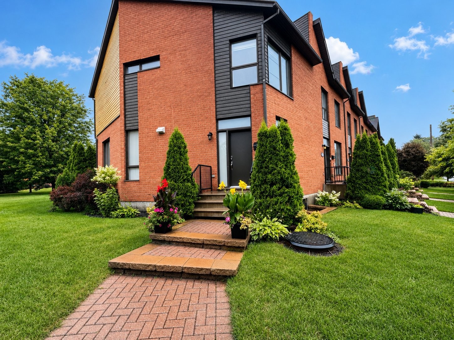 









373


Av. Elm

, 6,
Beaconsfield,




QC
H9W5Z4

