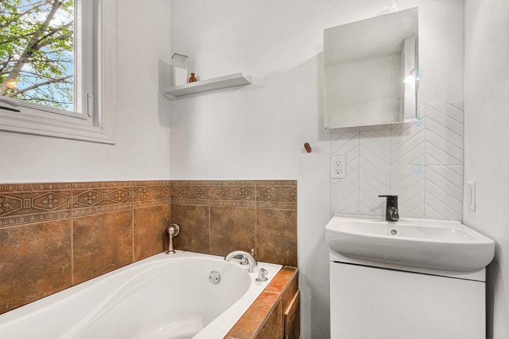 









48


Rue St-Josaphat

,
Gatineau (Gatineau),




QC
J8T3C9

