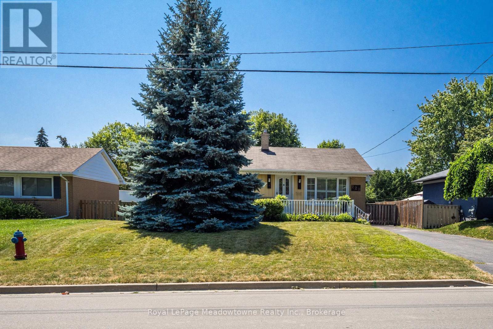 












228 BELL STREET

,
Milton (OM Old Milton),




Ontario
L9T2A9

