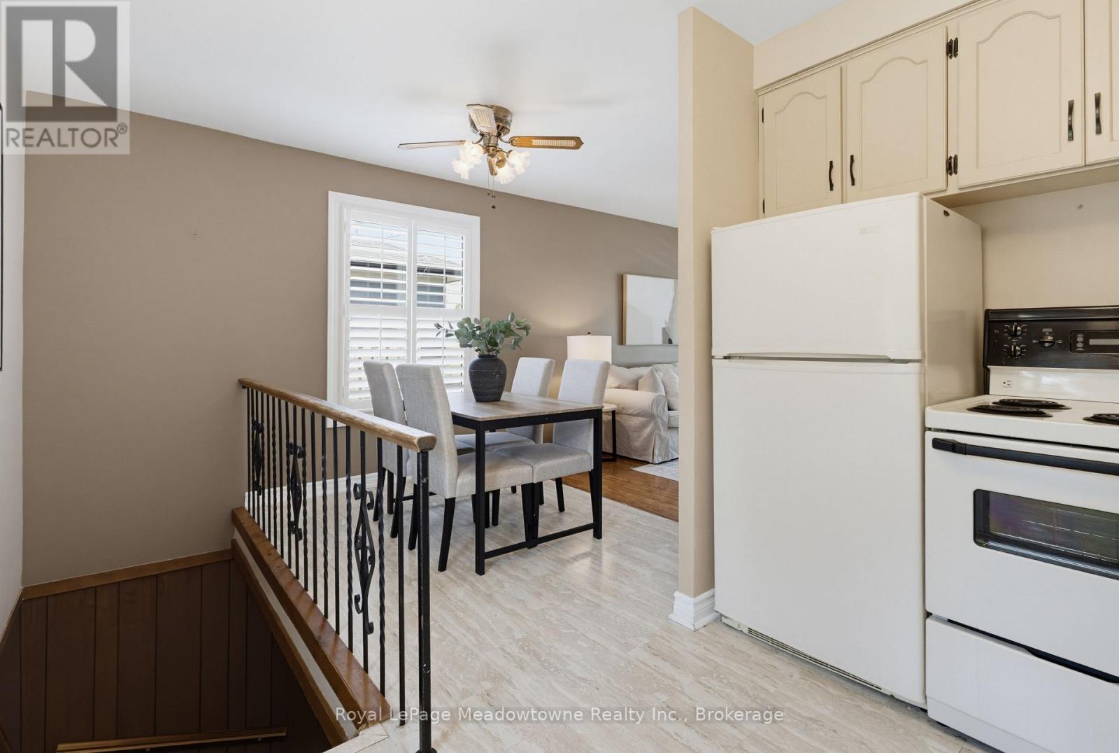 












228 BELL STREET

,
Milton (OM Old Milton),




Ontario
L9T2A9

