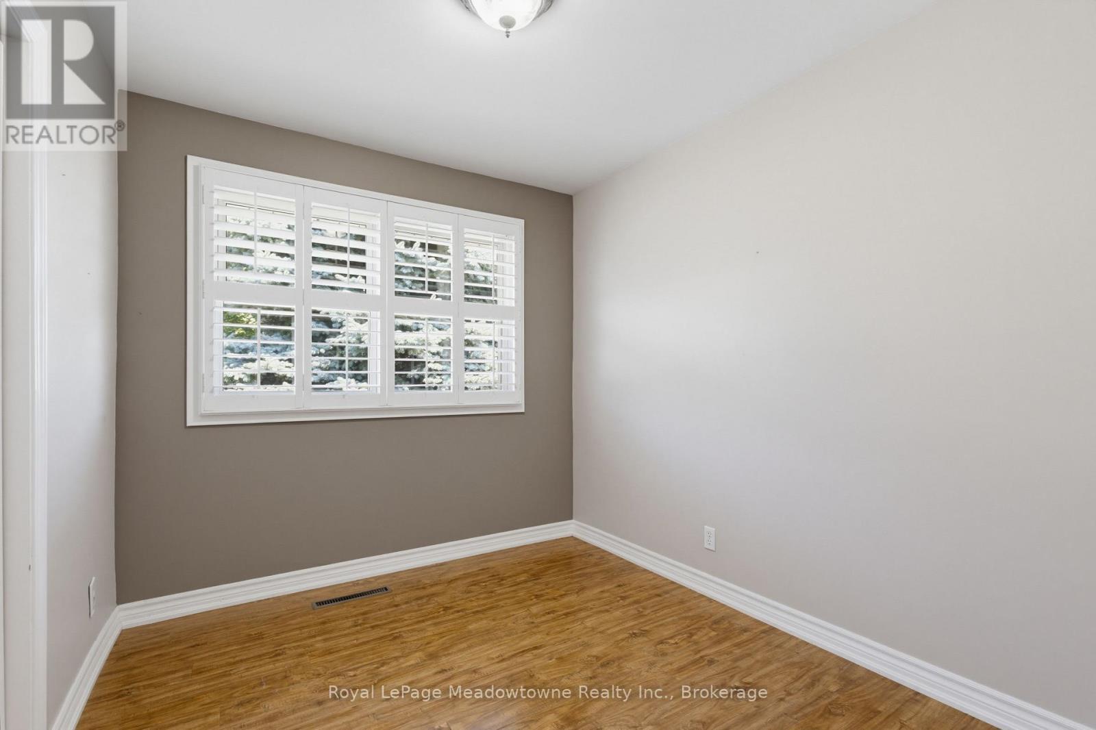












228 BELL STREET

,
Milton (OM Old Milton),




Ontario
L9T2A9

