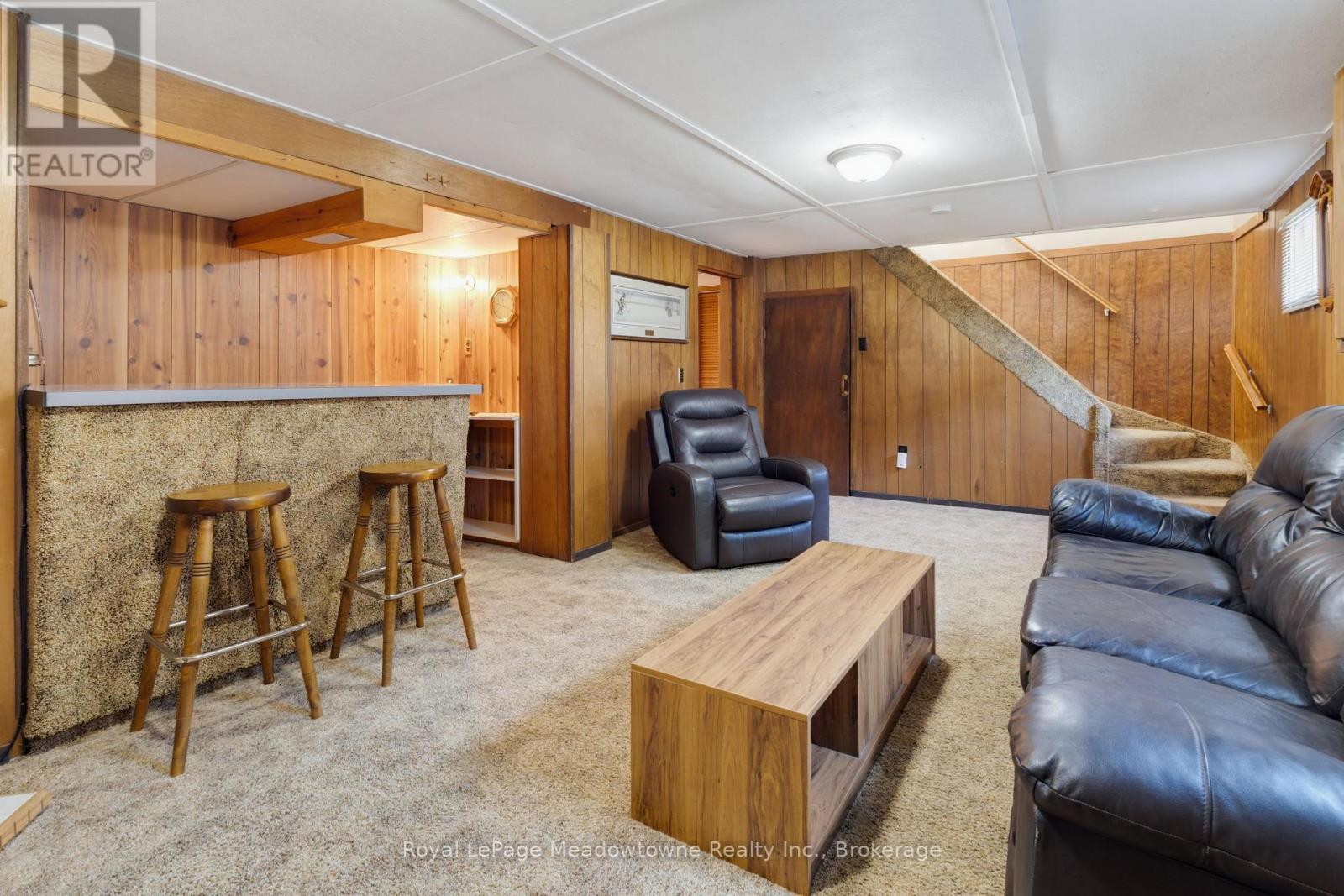 












228 BELL STREET

,
Milton (OM Old Milton),




Ontario
L9T2A9

