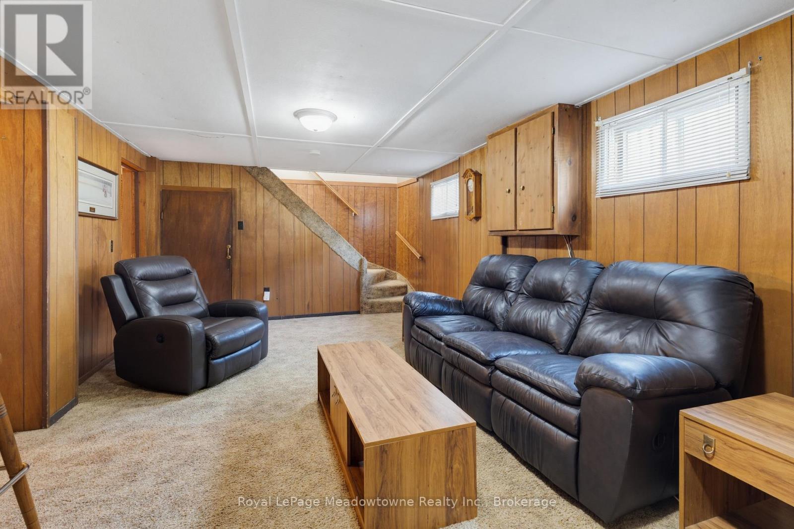 












228 BELL STREET

,
Milton (OM Old Milton),




Ontario
L9T2A9

