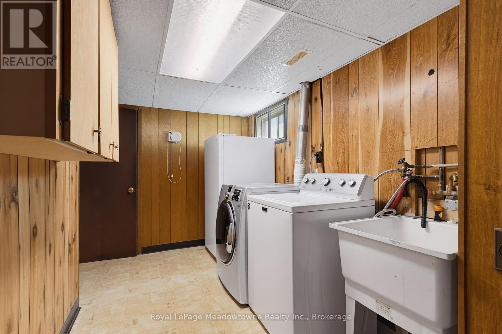 












228 BELL STREET

,
Milton (OM Old Milton),




Ontario
L9T2A9

