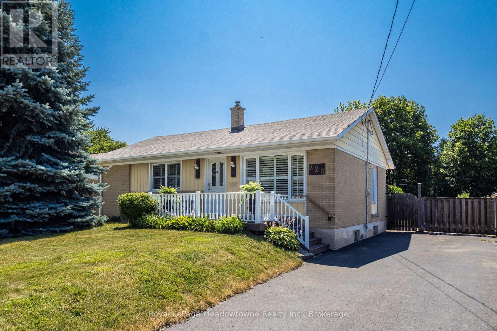 












228 BELL STREET

,
Milton (OM Old Milton),




Ontario
L9T2A9

