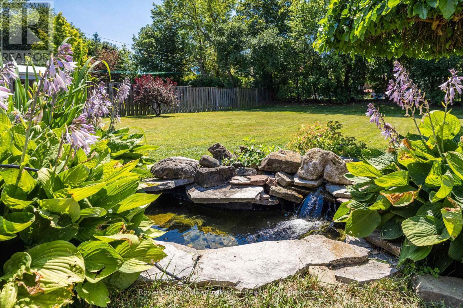












228 BELL STREET

,
Milton (OM Old Milton),




Ontario
L9T2A9


