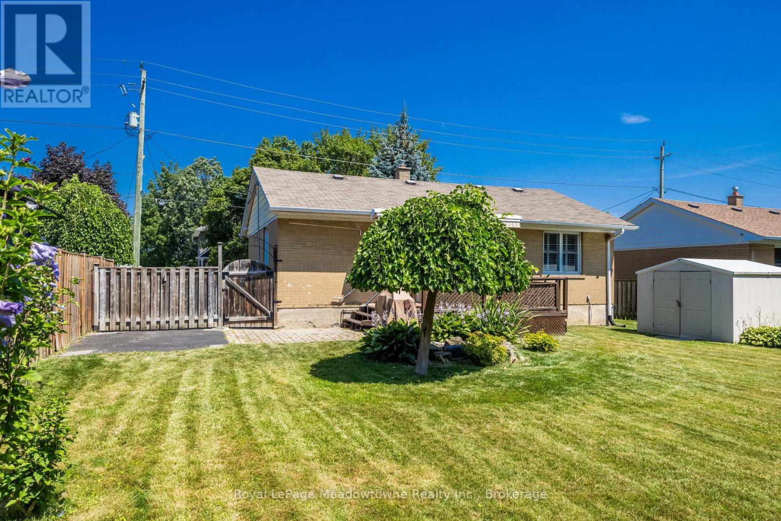 












228 BELL STREET

,
Milton (OM Old Milton),




Ontario
L9T2A9


