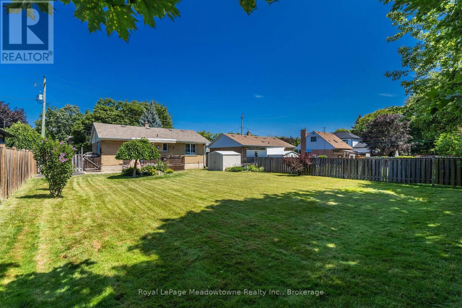 












228 BELL STREET

,
Milton (OM Old Milton),




Ontario
L9T2A9

