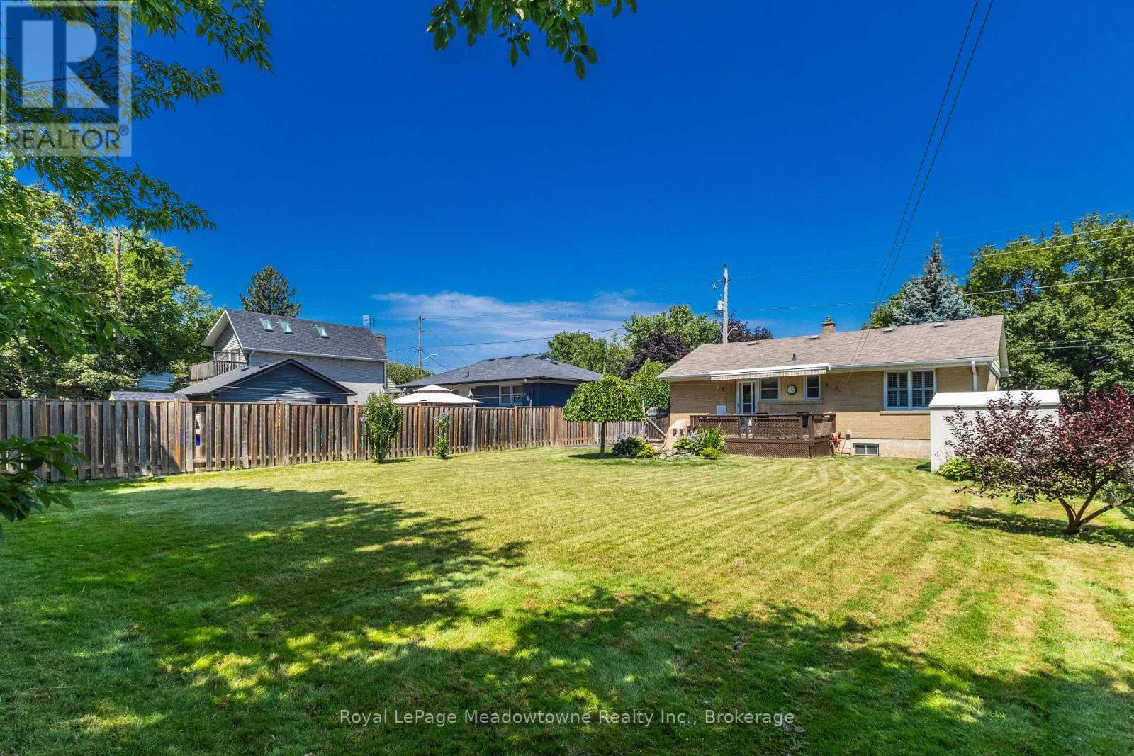 












228 BELL STREET

,
Milton (OM Old Milton),




Ontario
L9T2A9

