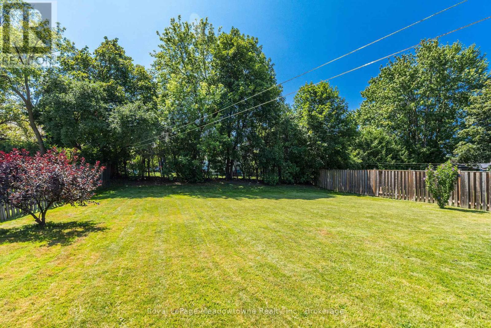 












228 BELL STREET

,
Milton (OM Old Milton),




Ontario
L9T2A9

