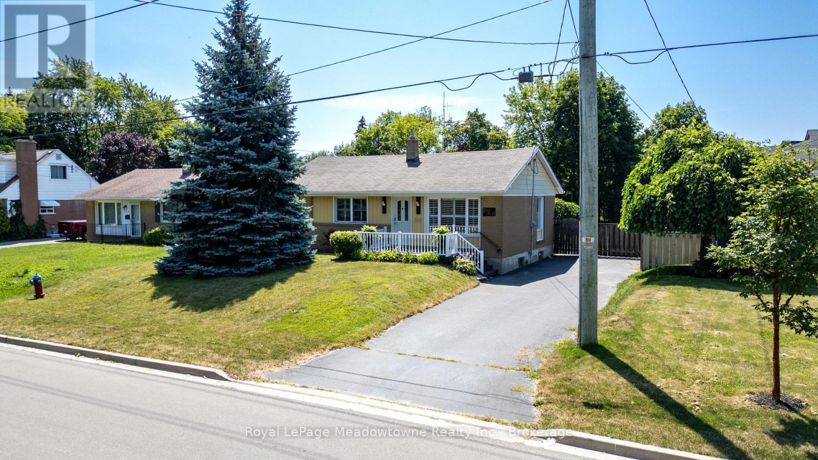 












228 BELL STREET

,
Milton (OM Old Milton),




Ontario
L9T2A9

