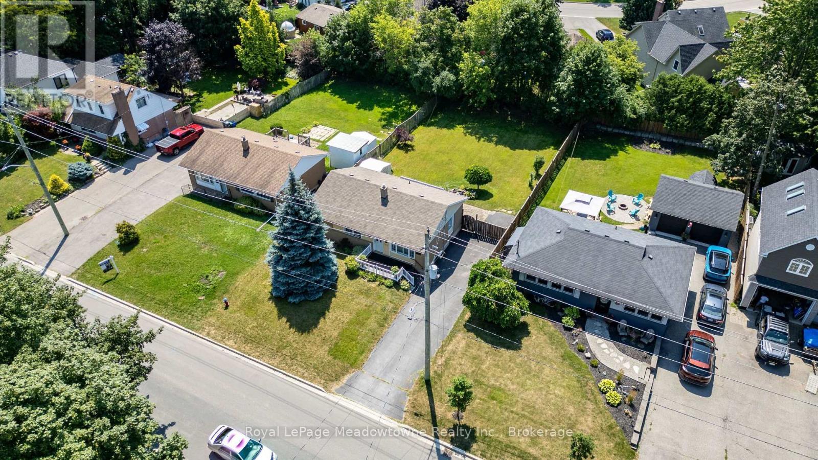 












228 BELL STREET

,
Milton (OM Old Milton),




Ontario
L9T2A9


