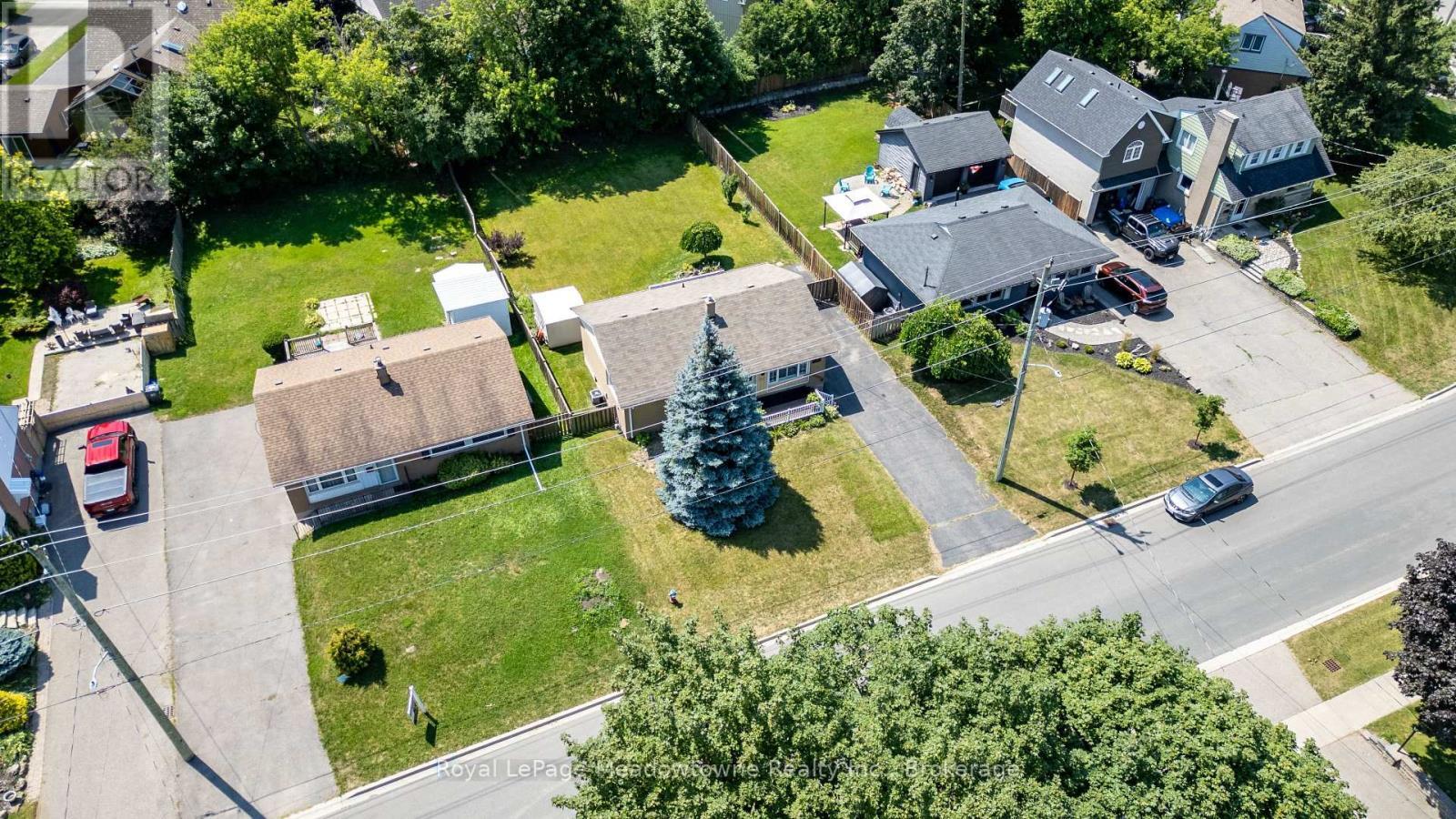 












228 BELL STREET

,
Milton (OM Old Milton),




Ontario
L9T2A9

