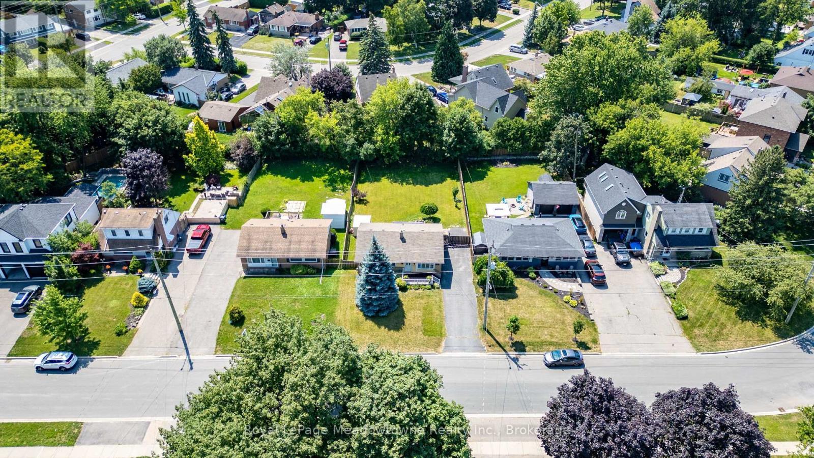 












228 BELL STREET

,
Milton (OM Old Milton),




Ontario
L9T2A9

