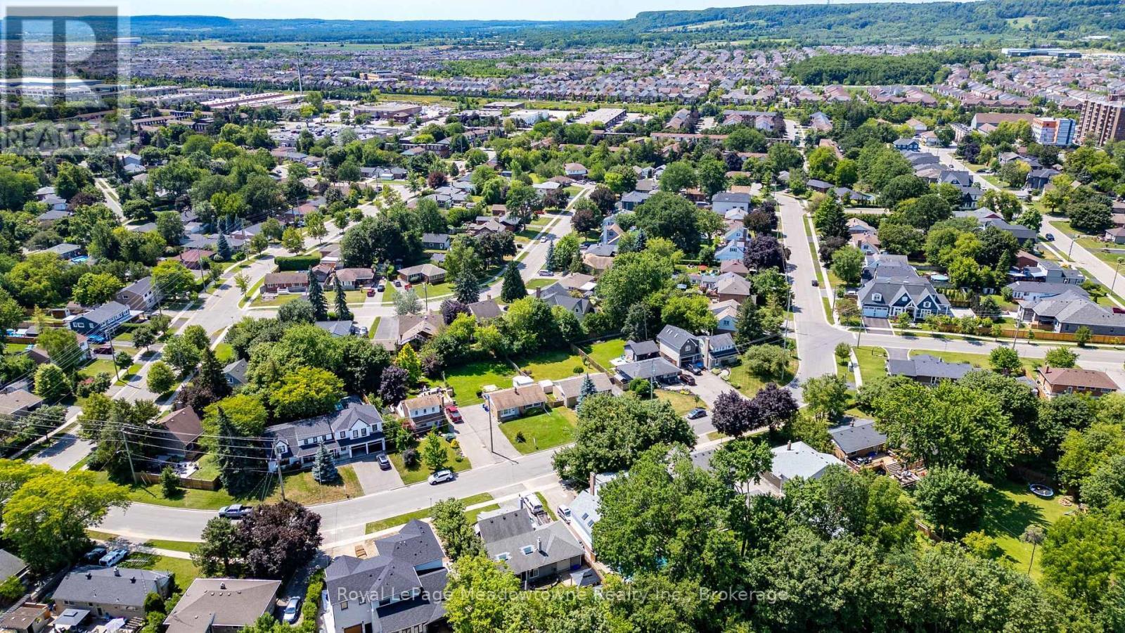 












228 BELL STREET

,
Milton (OM Old Milton),




Ontario
L9T2A9

