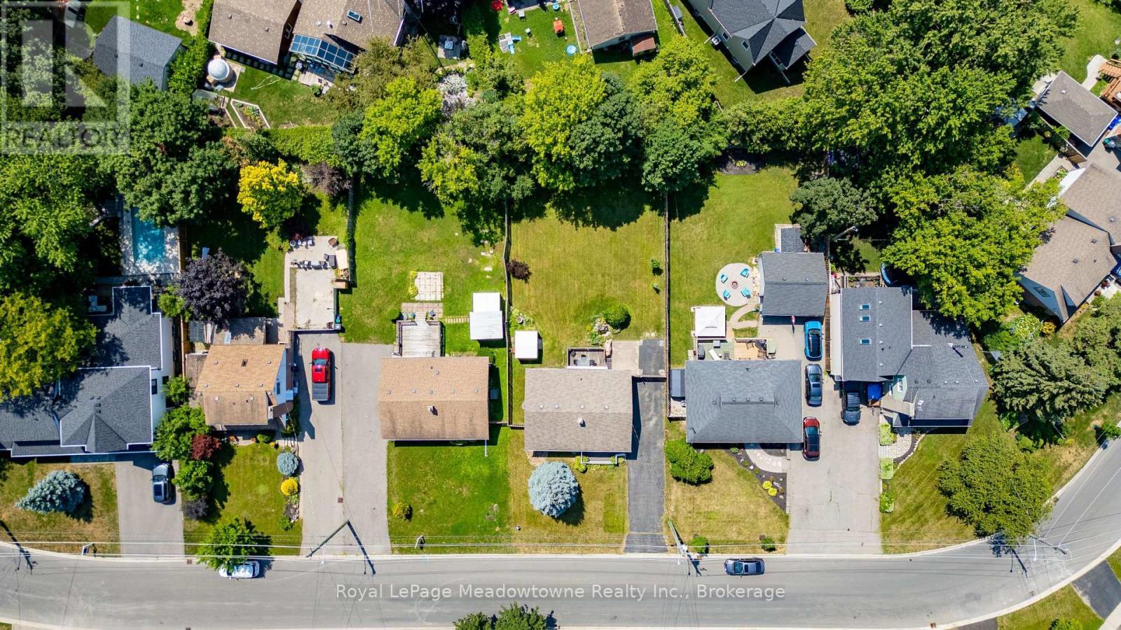 












228 BELL STREET

,
Milton (OM Old Milton),




Ontario
L9T2A9

