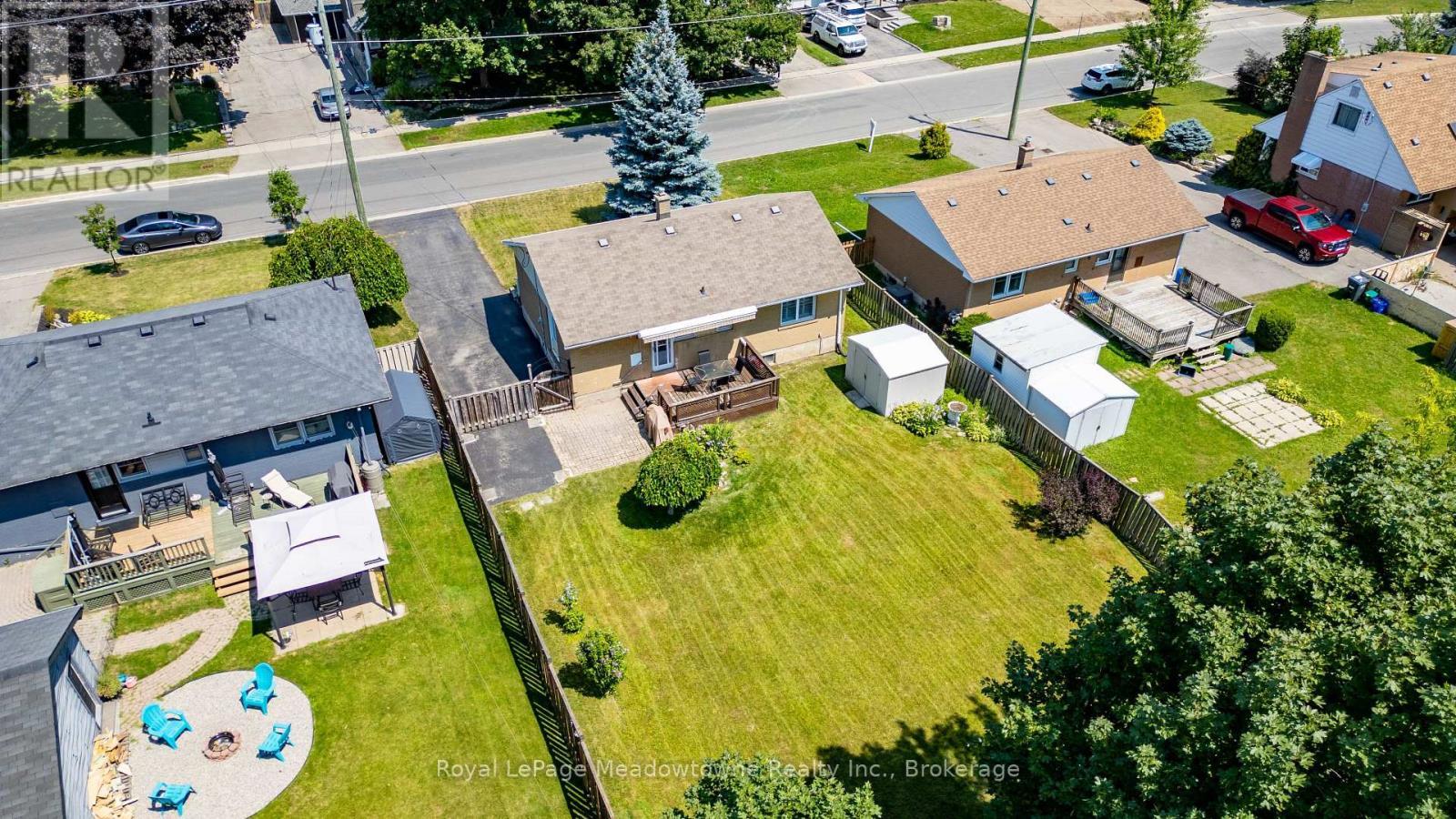 












228 BELL STREET

,
Milton (OM Old Milton),




Ontario
L9T2A9

