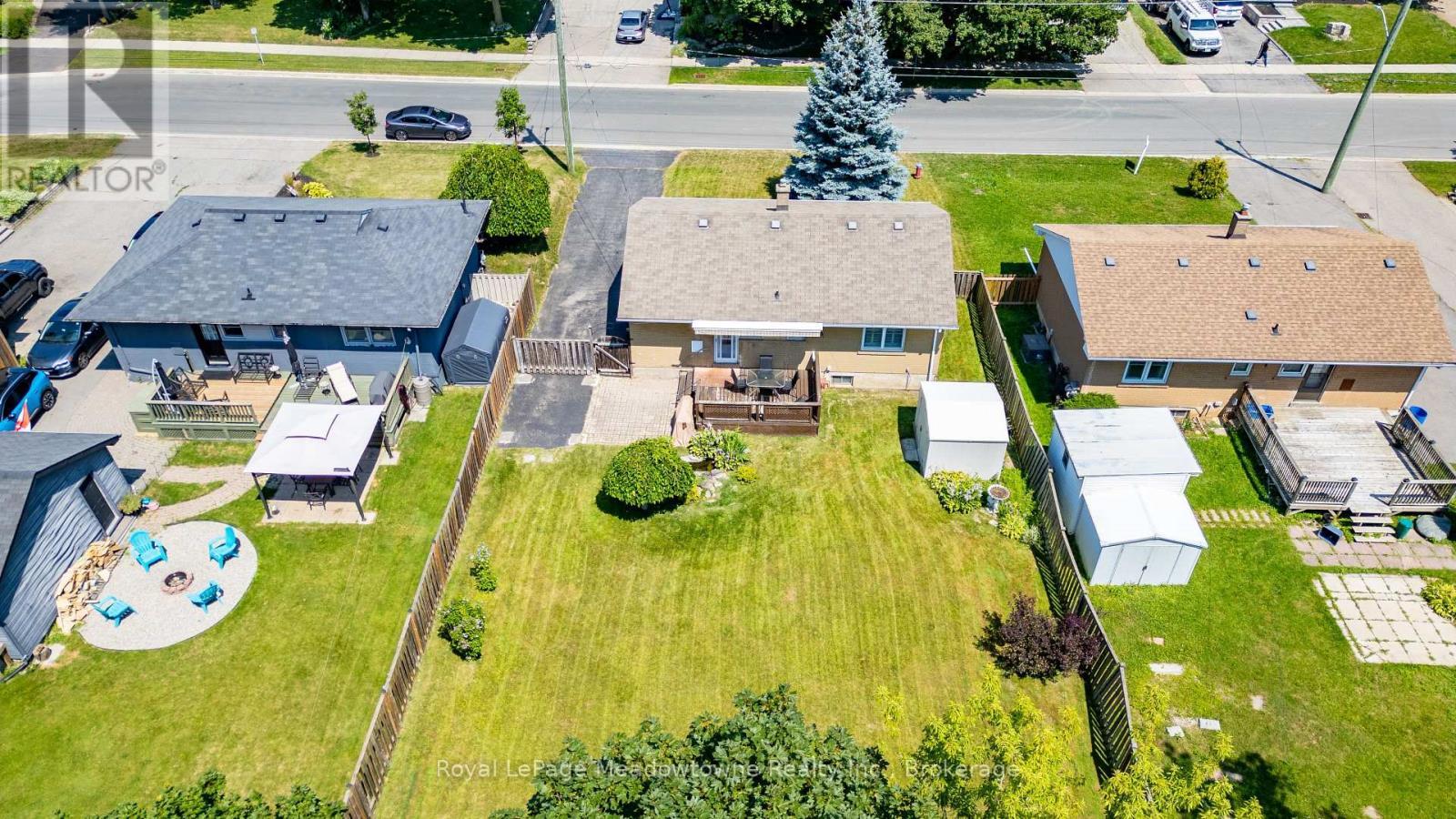 












228 BELL STREET

,
Milton (OM Old Milton),




Ontario
L9T2A9

