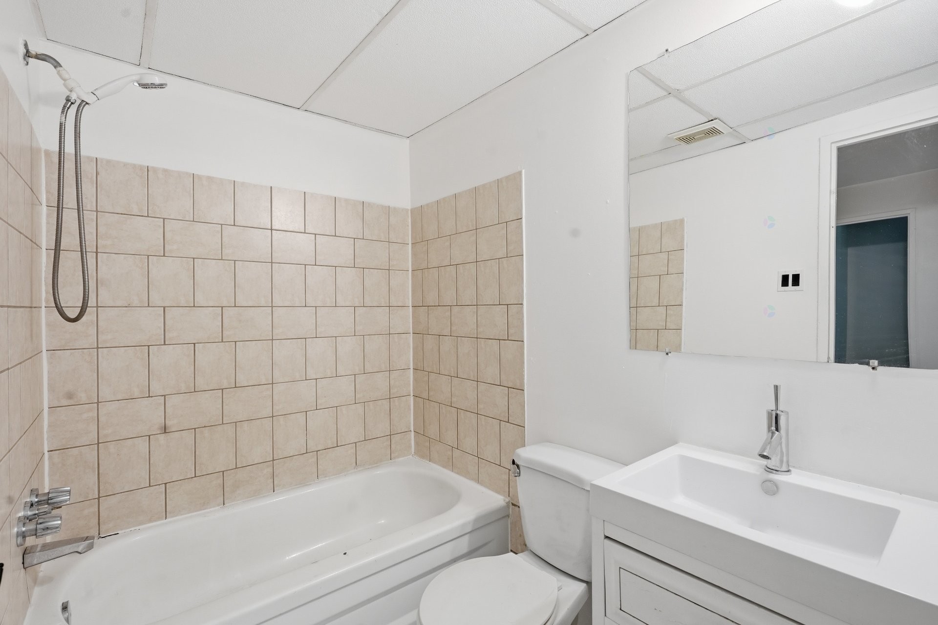 









4798


Rue de Gaspé

, 205,
Sherbrooke (Brompton/Rock Forest/Saint-Élie/Deauville),




QC
J1N2G5

