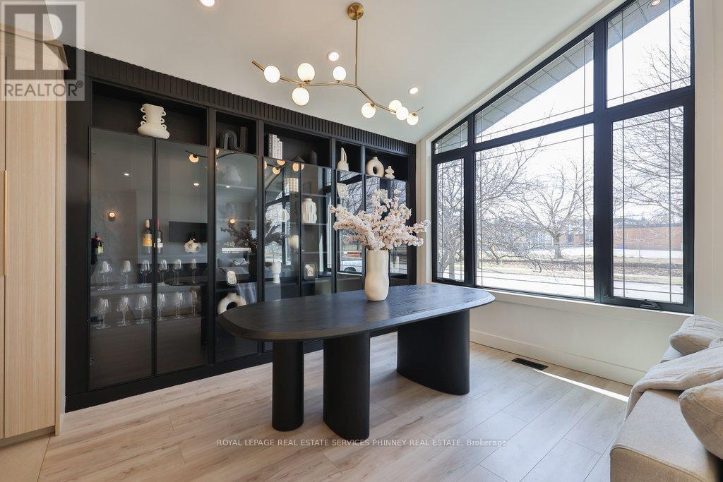 












75 RANGOON ROAD

,
Toronto,




Ontario
M9C4N8

