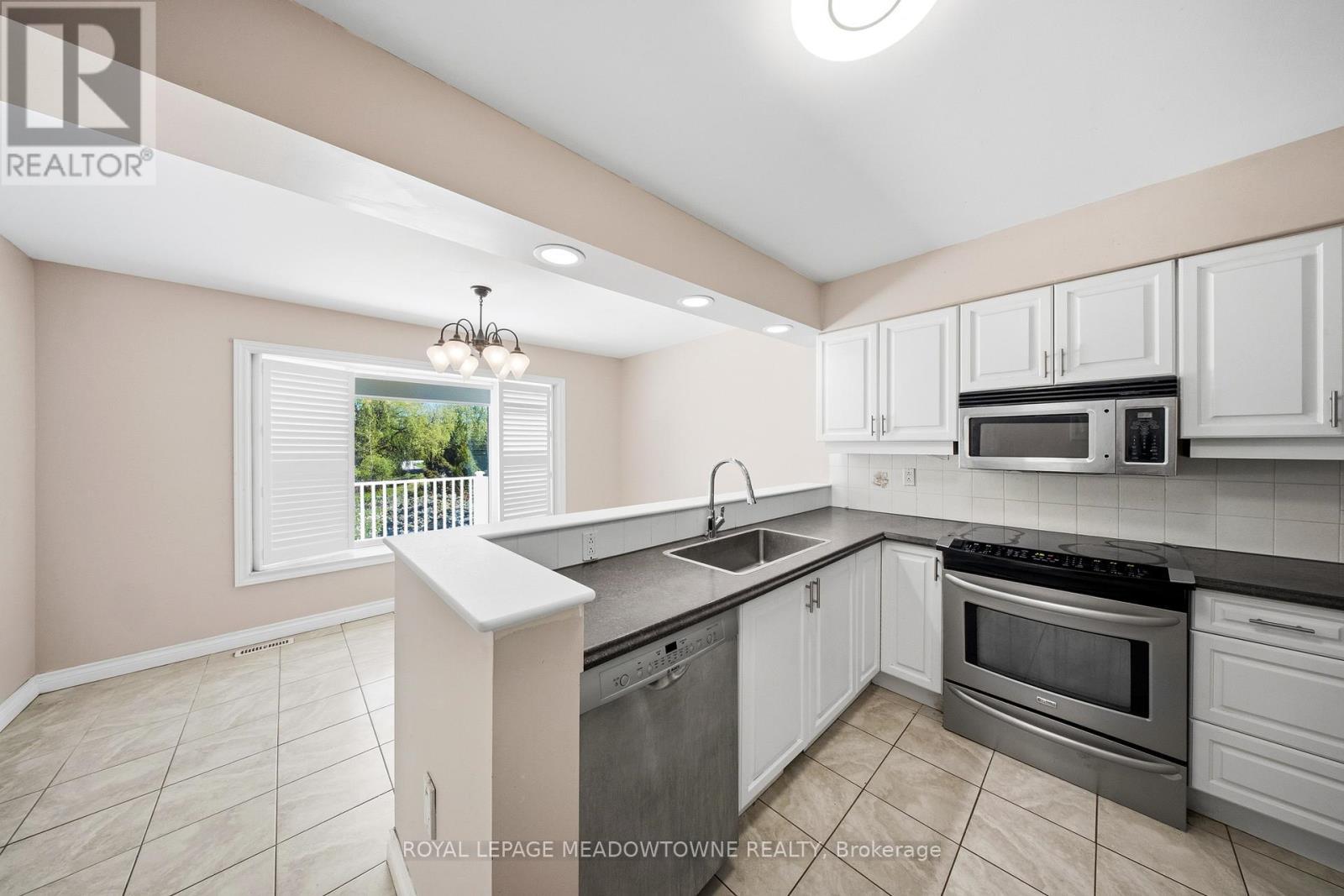 












9078 WELLINGTON RD 124

,
Erin,




Ontario
N1H6H7

