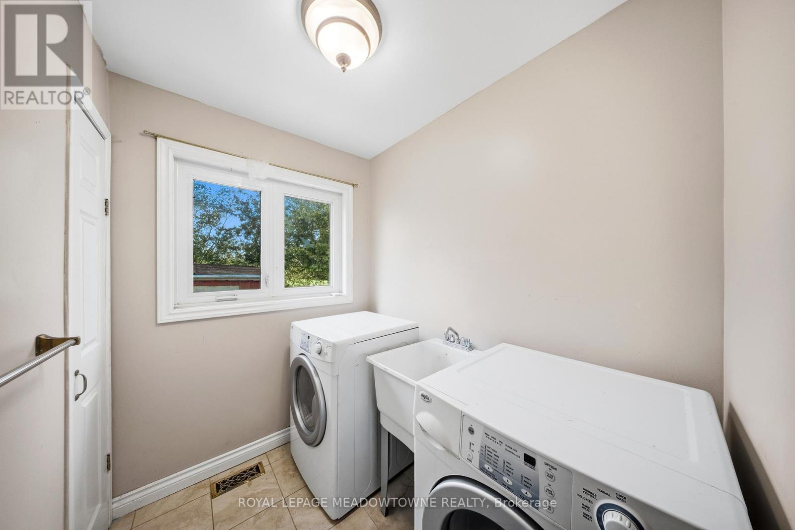 












9078 WELLINGTON RD 124

,
Erin,




Ontario
N1H6H7

