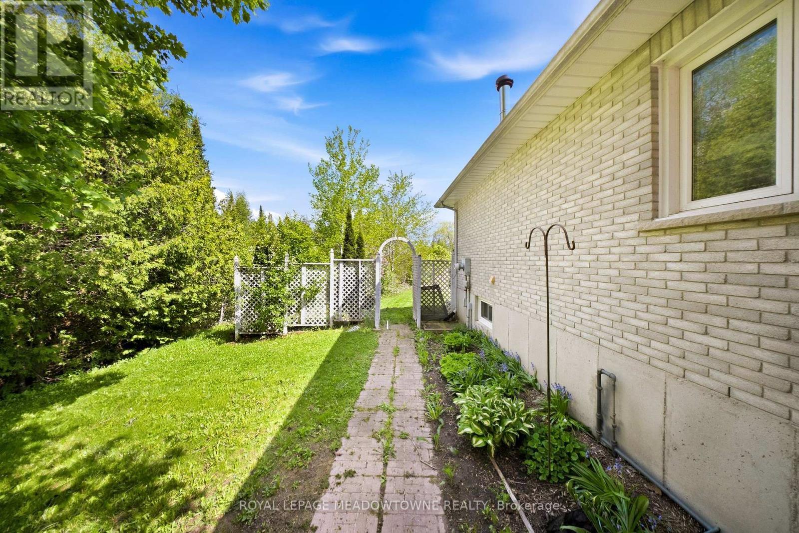 












9078 WELLINGTON RD 124

,
Erin,




Ontario
N1H6H7

