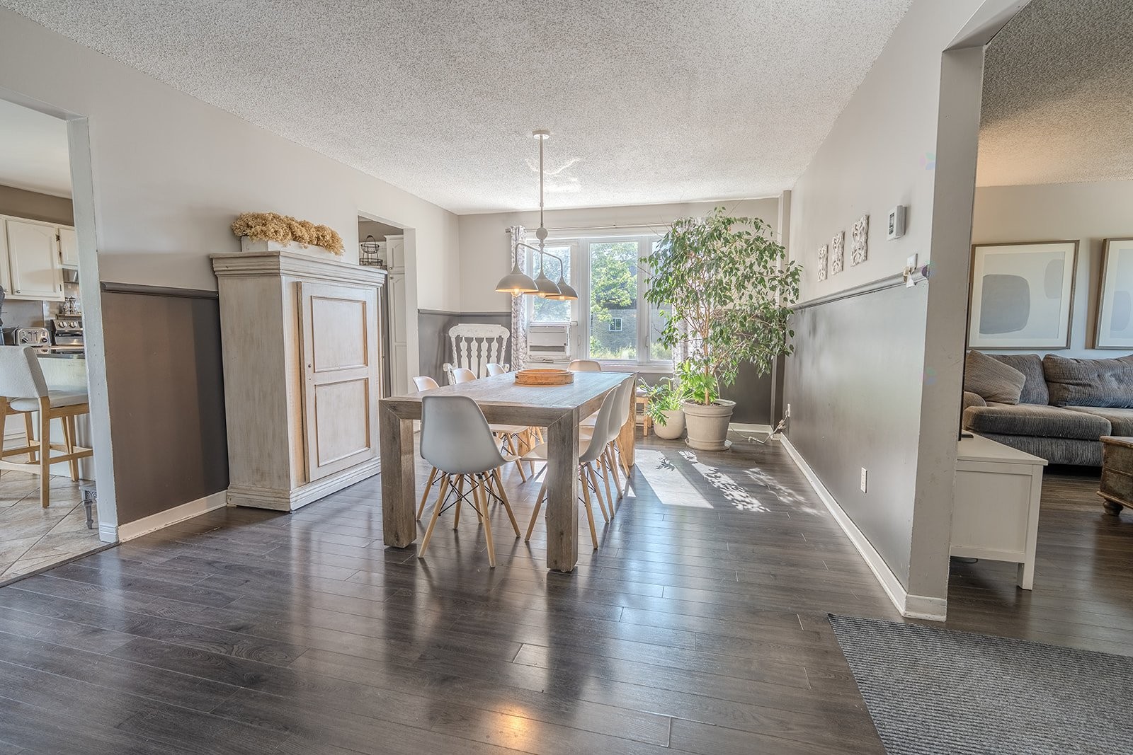 









229

 - 235


Rue Valmont

,
Repentigny (Repentigny),




QC
J5Y1S6

