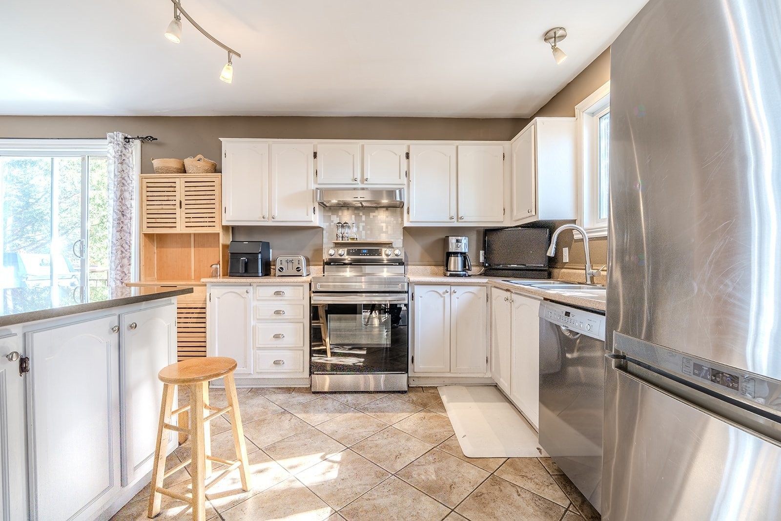 









229

 - 235


Rue Valmont

,
Repentigny (Repentigny),




QC
J5Y1S6

