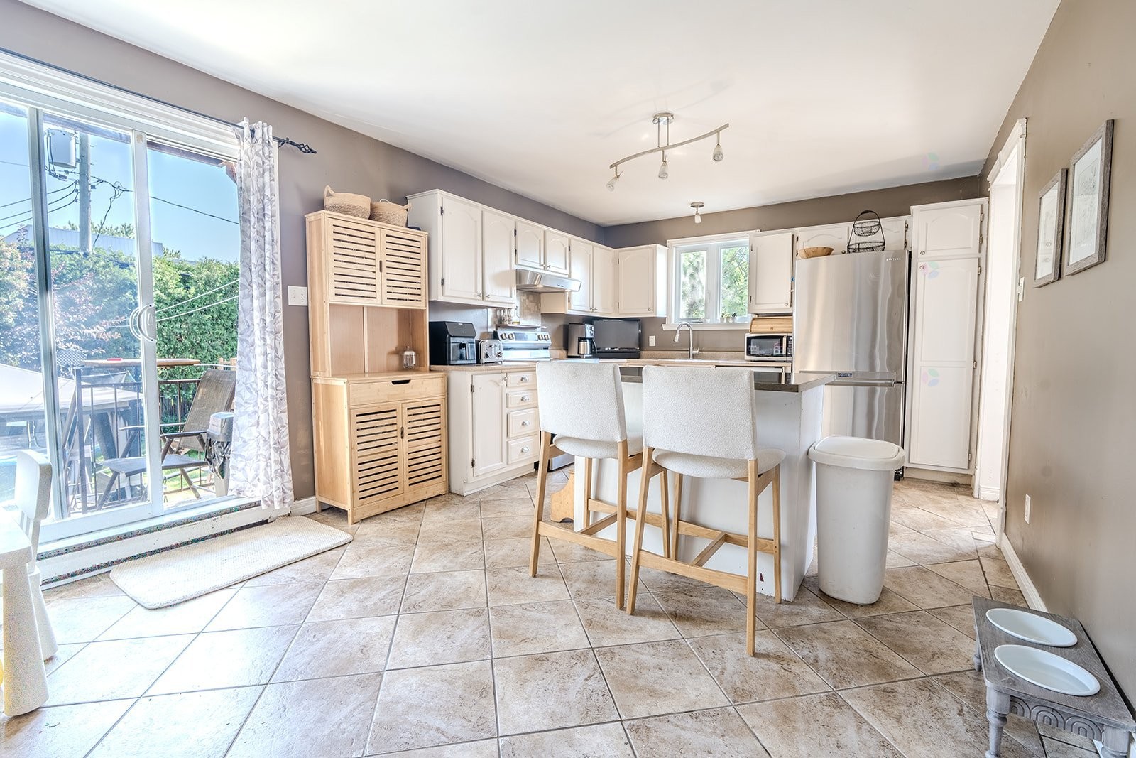 









229

 - 235


Rue Valmont

,
Repentigny (Repentigny),




QC
J5Y1S6

