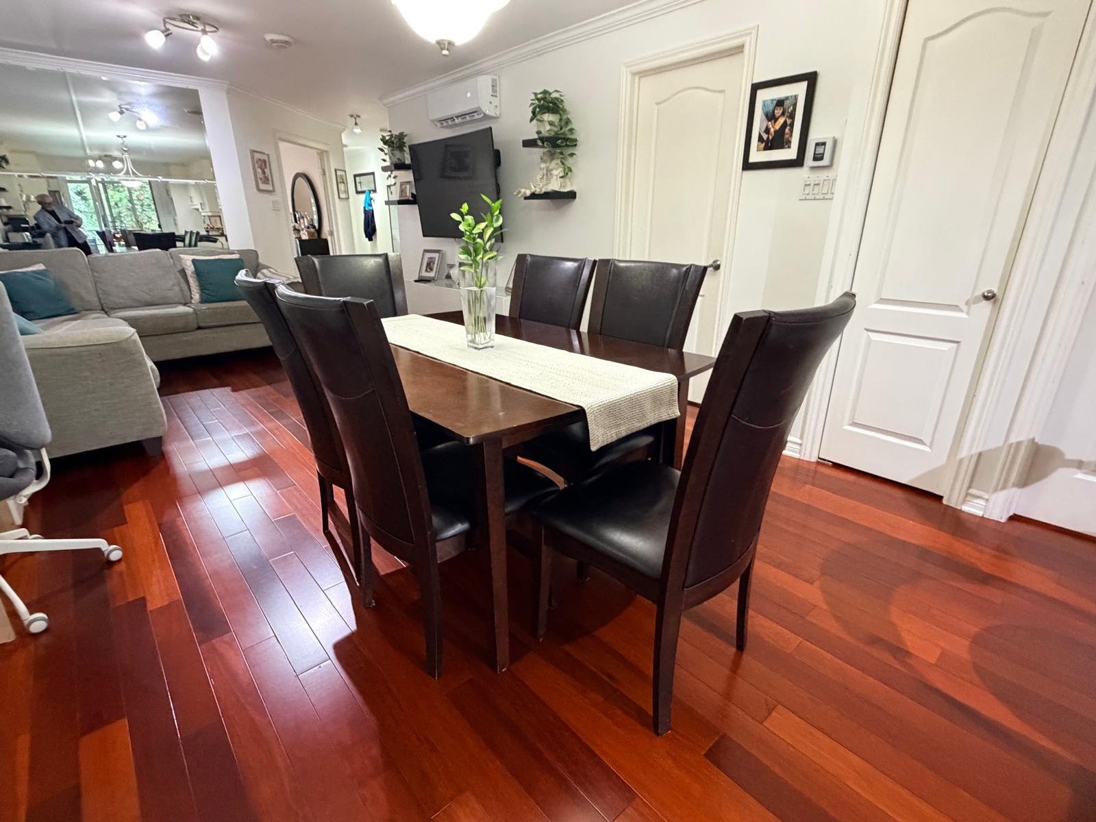 









2072


Rue de Castellane

,
Laval (Vimont),




QC
H7K0A4

