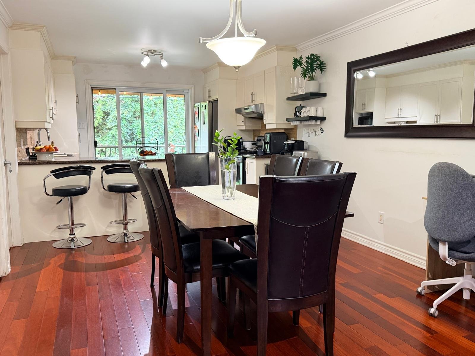 









2072


Rue de Castellane

,
Laval (Vimont),




QC
H7K0A4

