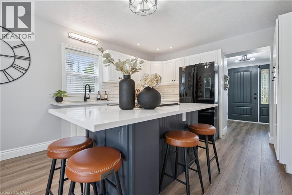 












332 JANE Street

,
Palmerston,




Ontario
N0G2P0


