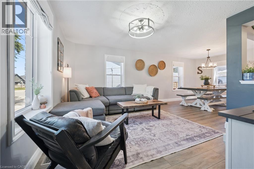 












332 JANE Street

,
Palmerston,




Ontario
N0G2P0

