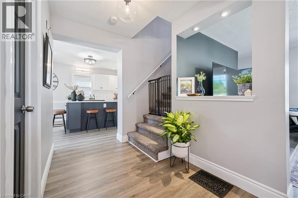 












332 JANE Street

,
Palmerston,




Ontario
N0G2P0

