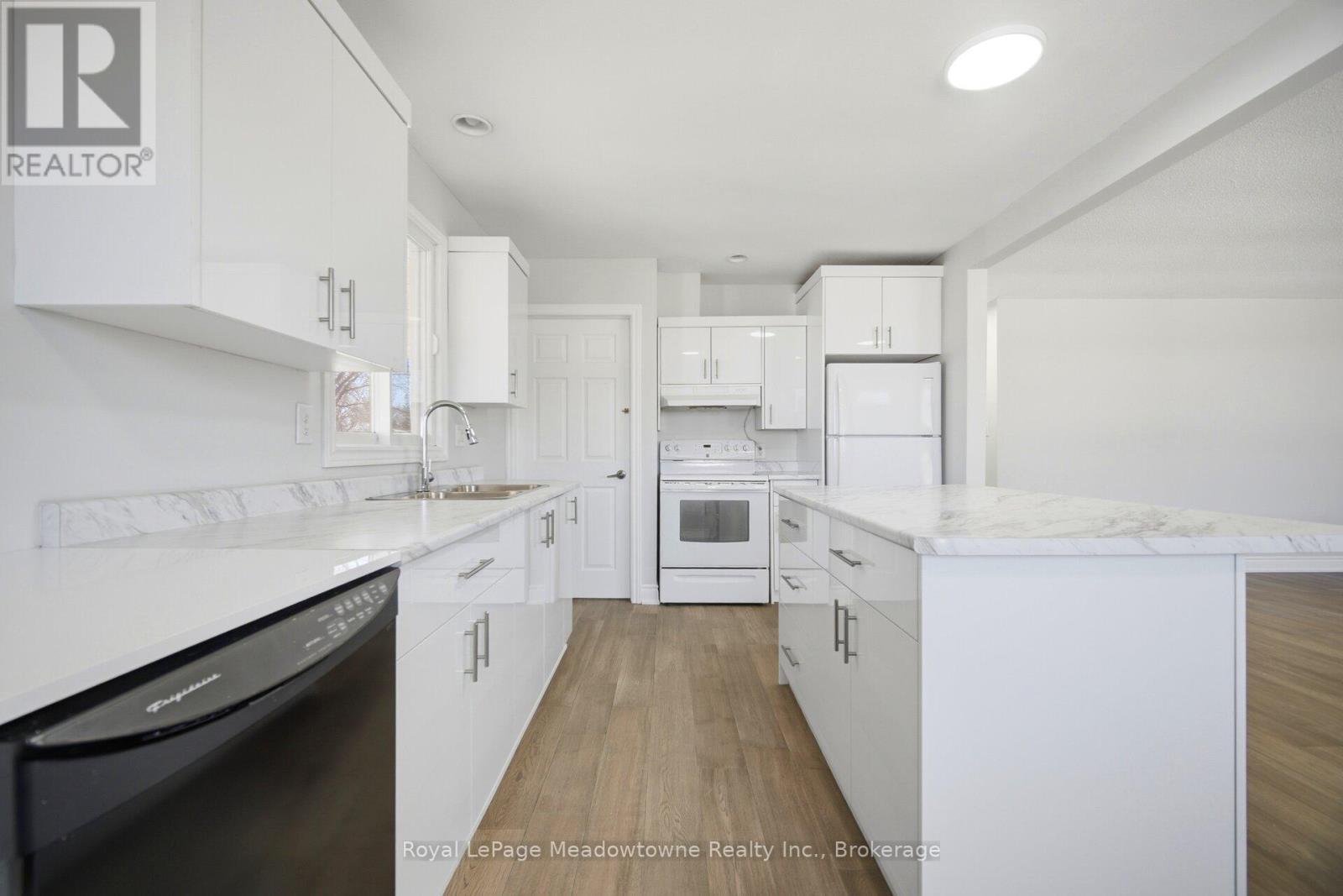 












680 RAGLAN STREET

,
Minto (Palmerston),




Ontario
N0G2P0

