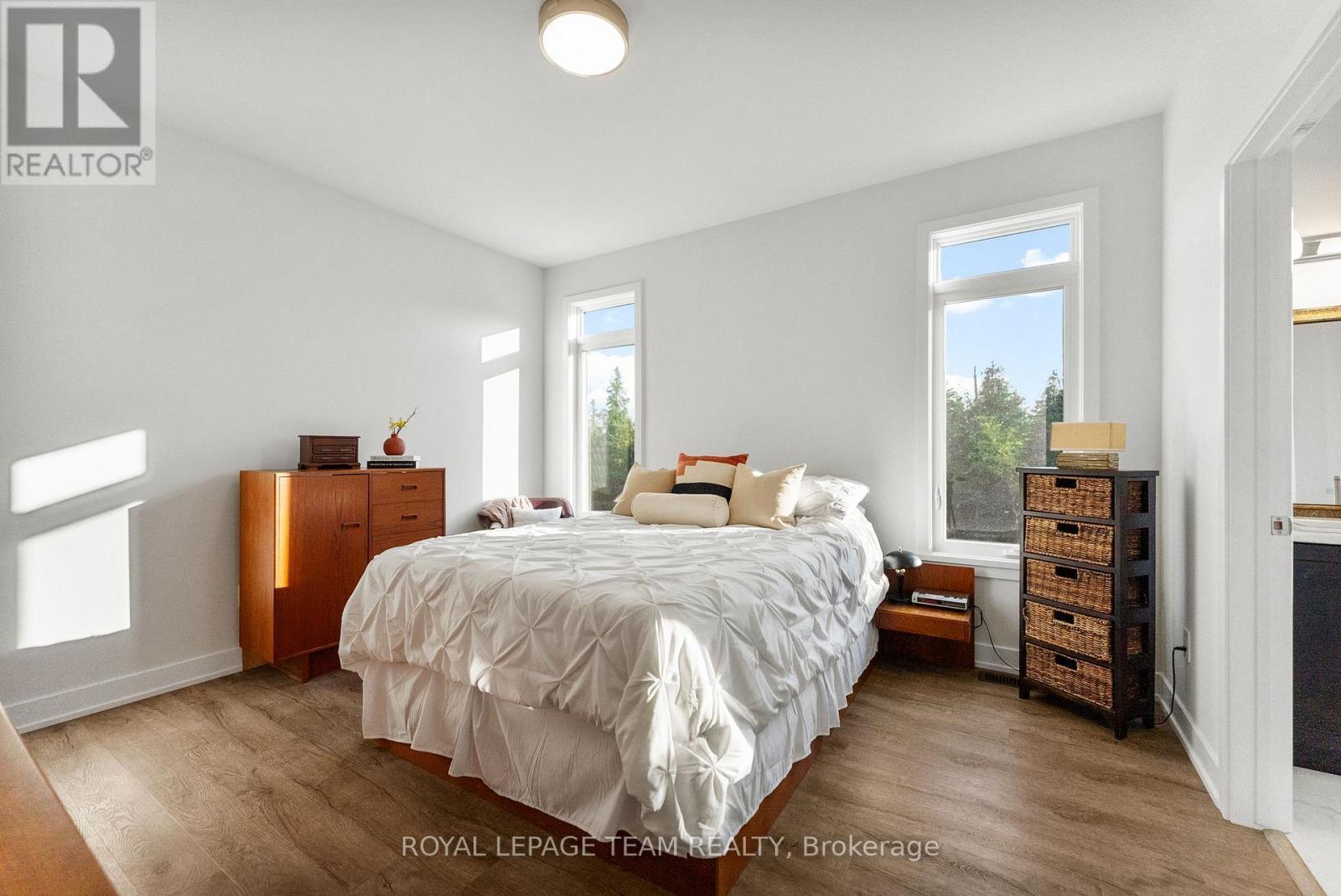 












44 MORNING FLIGHT COURT

,
Greater Madawaska,




Ontario
K0J1H0

