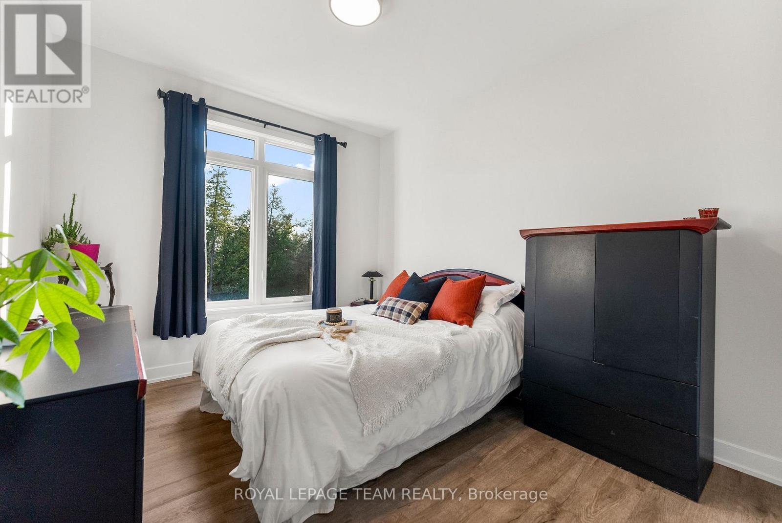 












44 MORNING FLIGHT COURT

,
Greater Madawaska,




Ontario
K0J1H0

