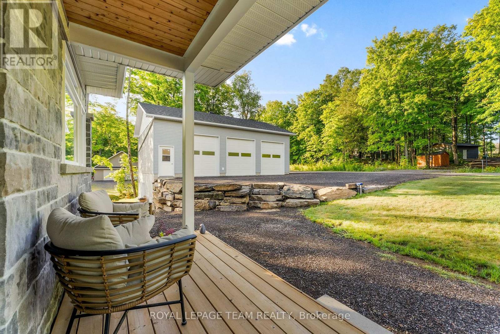 












44 MORNING FLIGHT COURT

,
Greater Madawaska,




Ontario
K0J1H0

