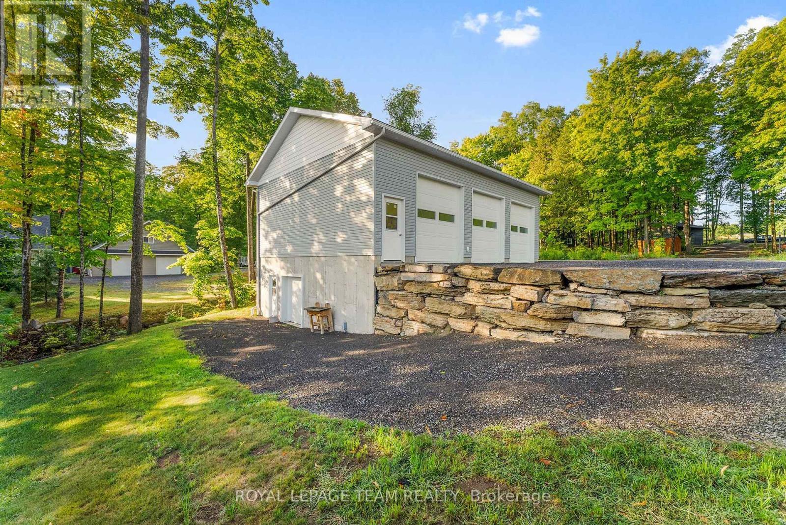 












44 MORNING FLIGHT COURT

,
Greater Madawaska,




Ontario
K0J1H0

