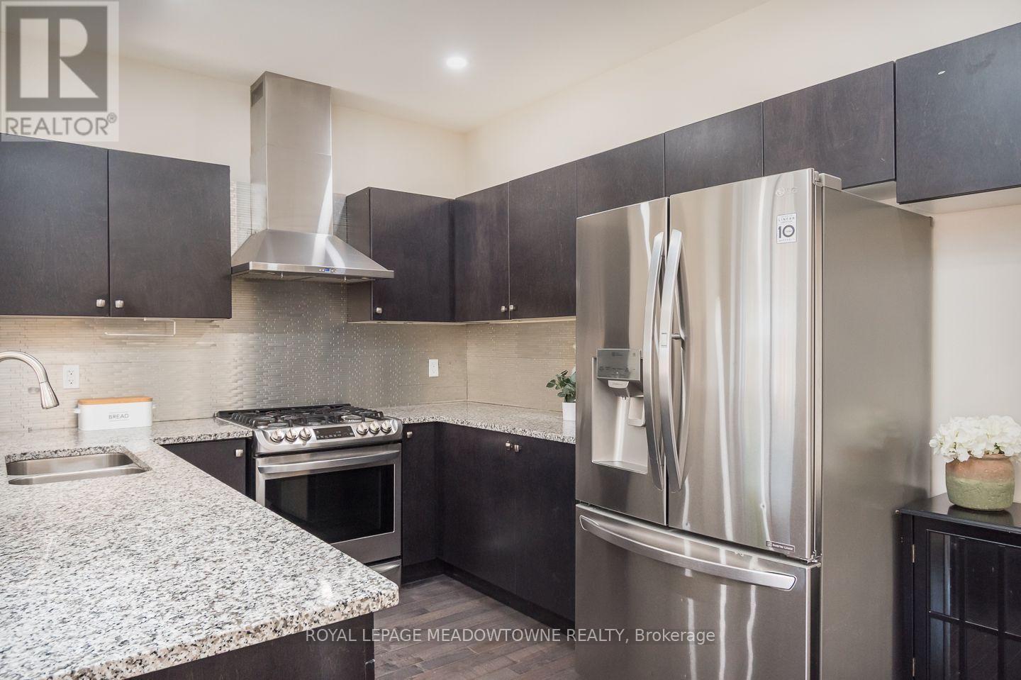 












1079 JOB CRESCENT

,
Milton,




Ontario
L9T8V5

