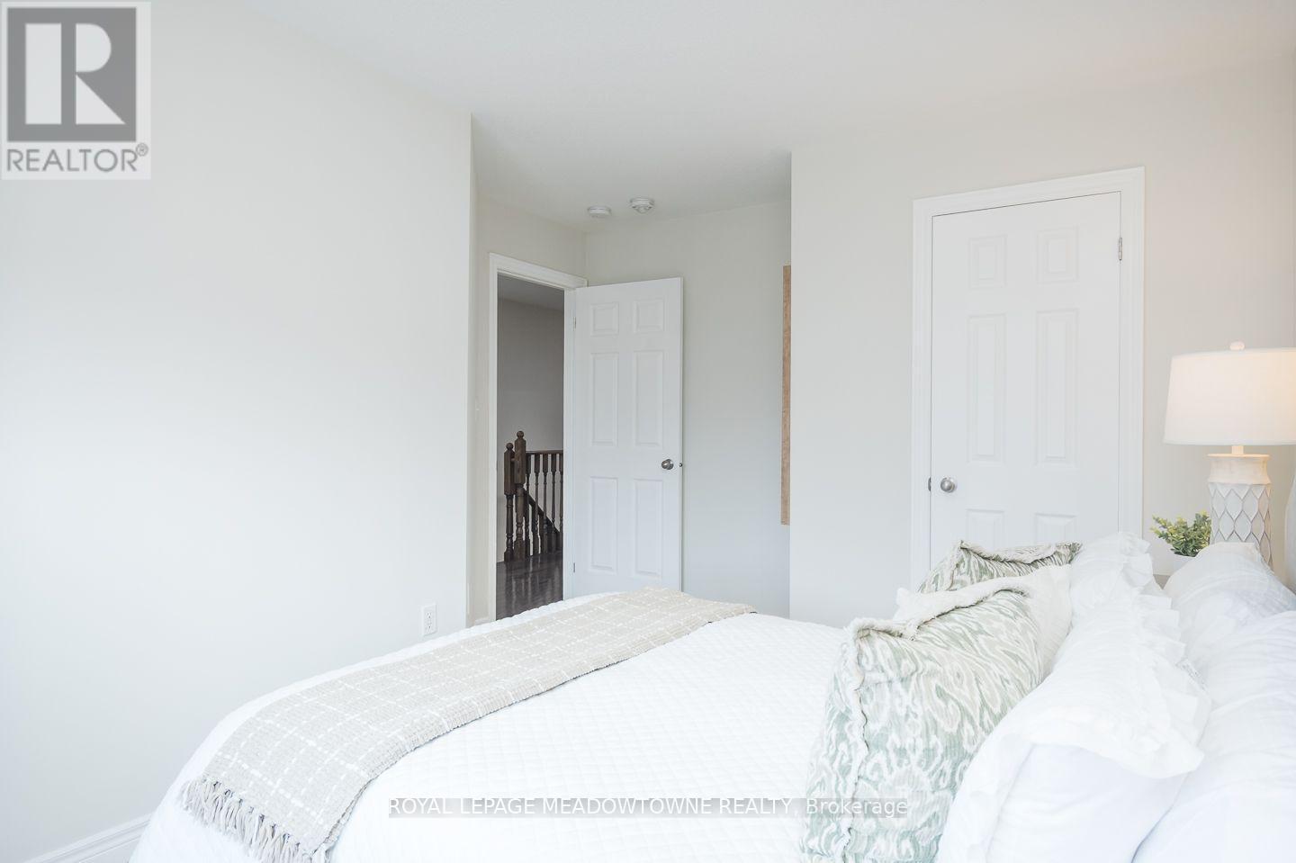 












1079 JOB CRESCENT

,
Milton,




Ontario
L9T8V5


