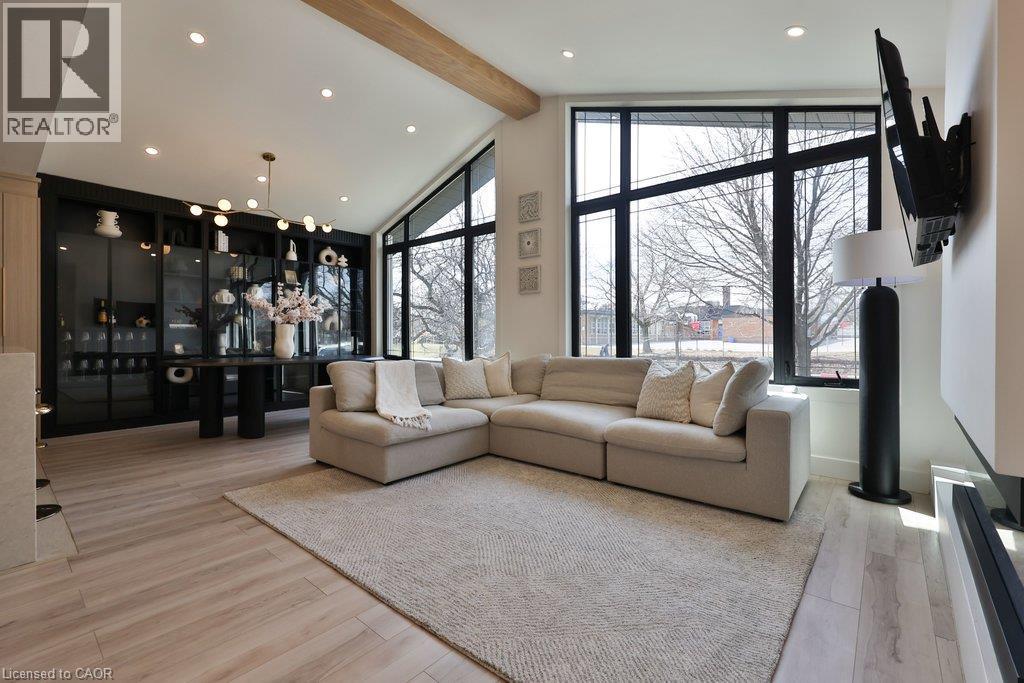 












75 RANGOON Road

,
Toronto,




Ontario
M9C4N8

