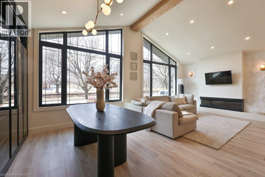 












75 RANGOON Road

,
Toronto,




Ontario
M9C4N8

