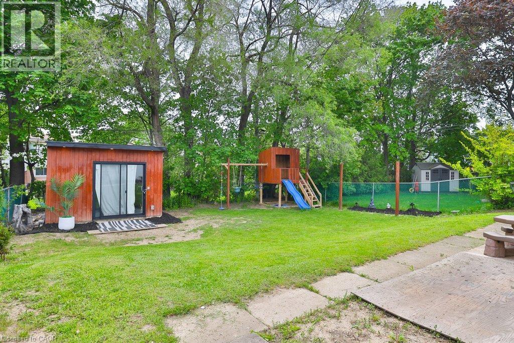 












75 RANGOON Road

,
Toronto,




Ontario
M9C4N8

