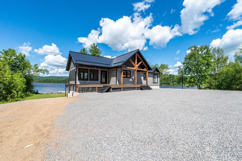 









219


Ch. Tripp

,
Sheenboro,




QC
J0X2Z0

