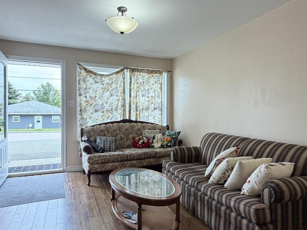 












272/274 York Street

,
Glace Bay,




NS
B1A 2M3

