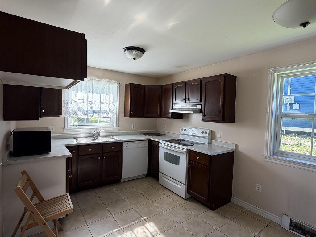 












272/274 York Street

,
Glace Bay,




NS
B1A 2M3

