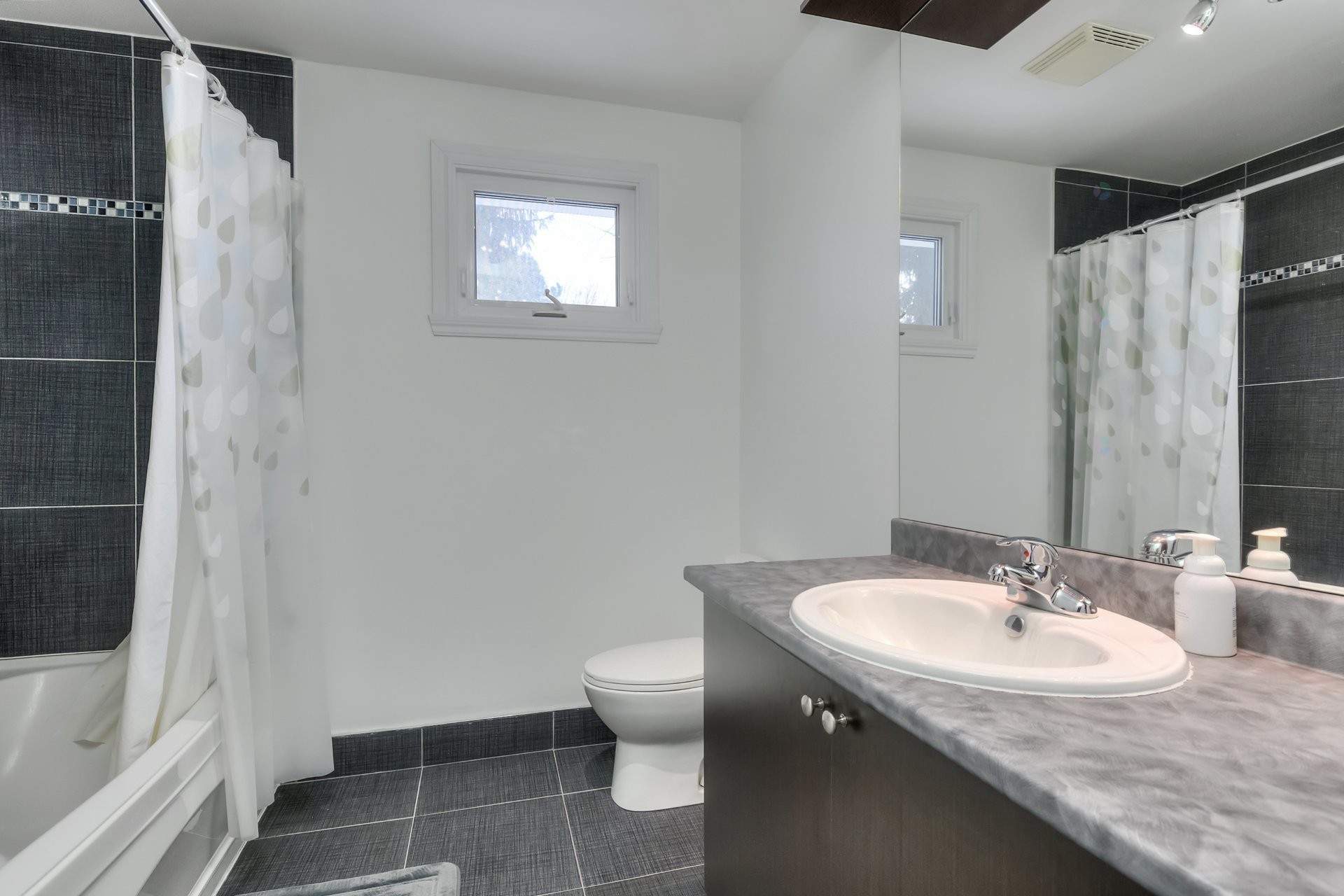 









50


Rue Westpark

,
Dollard-des-Ormeaux,




QC
H9A2J7

